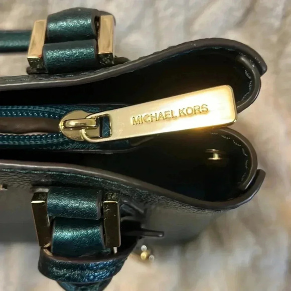 Michael Kors Elegant Green Pebble Tote - Picture 5 of 8